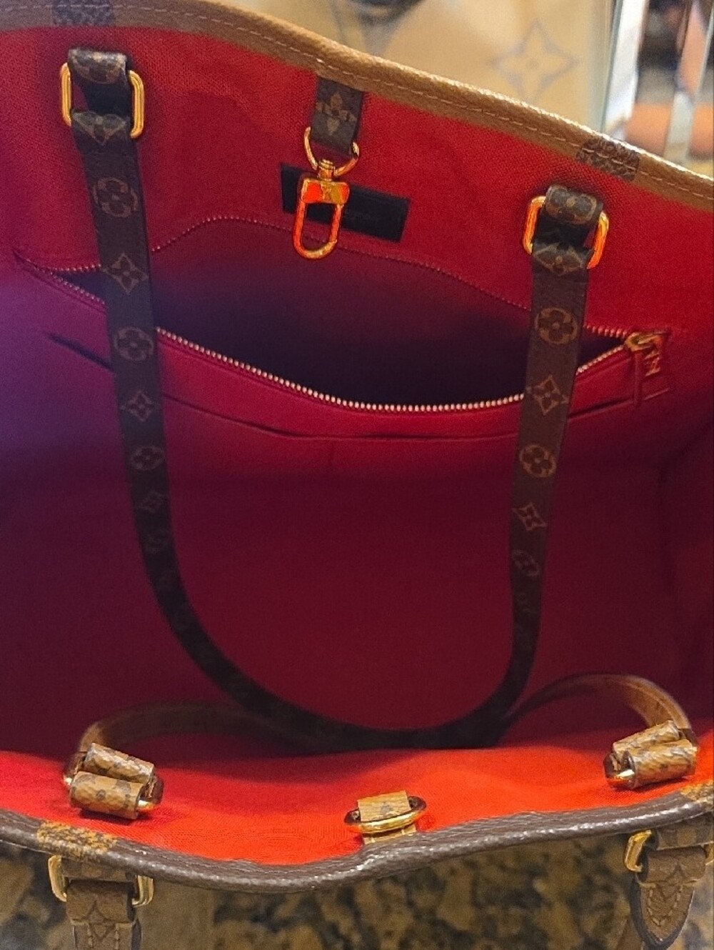 Louis Vuitton Large Monogram Canvas Tote Shoulder Bag in Brown and Tan. - Picture 8 of 16